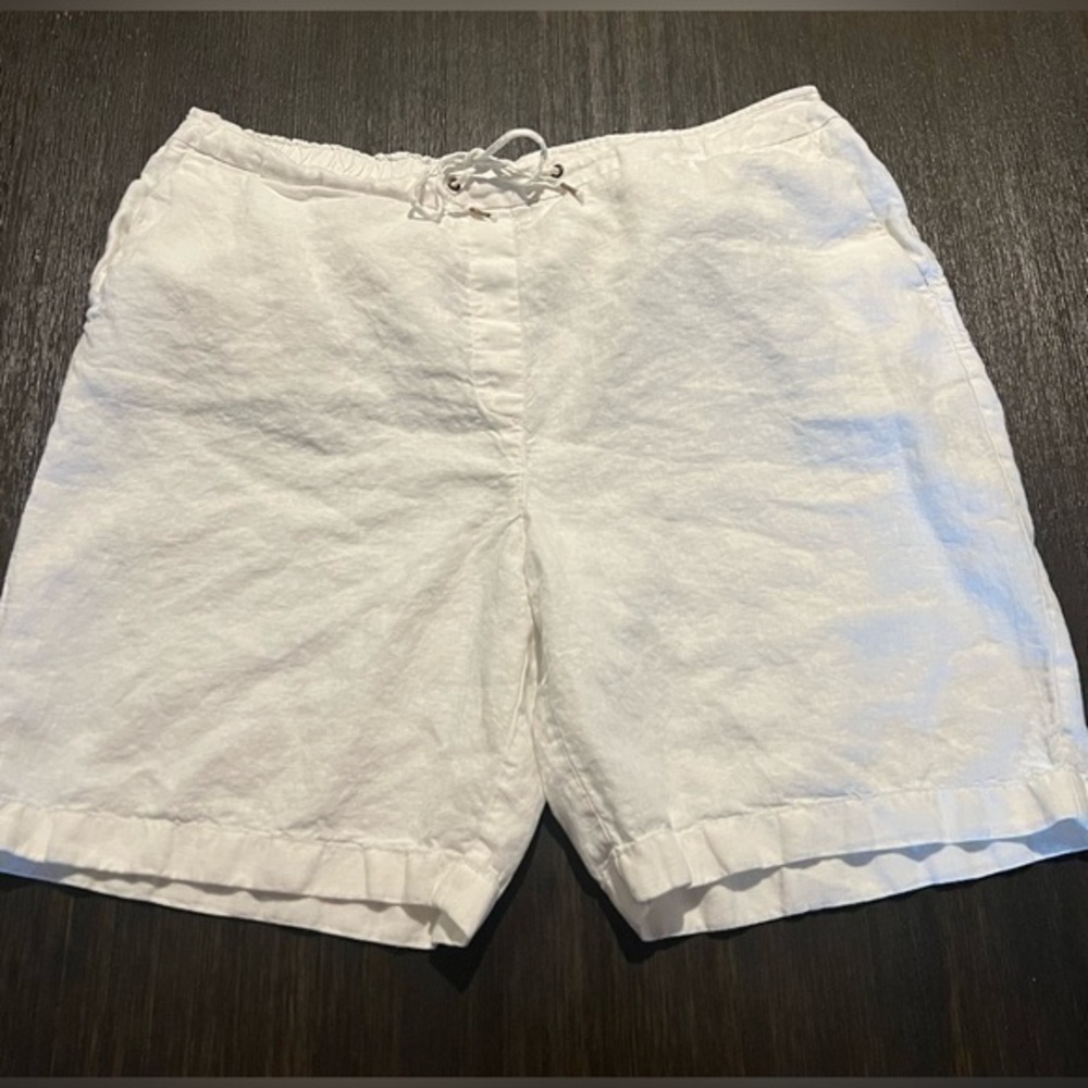 Chico’s 100% linen white shorts in like new condition size 16